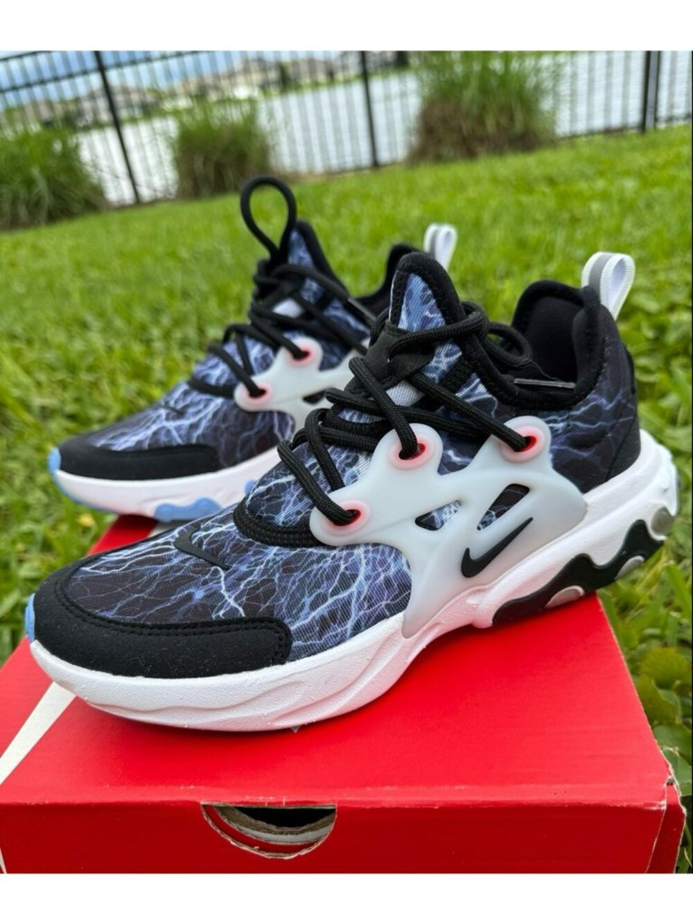 4.5Y | 6 WOMEN'S NIKE REACT PRESTO BLACK / BLUE Lightning BQ4002-008